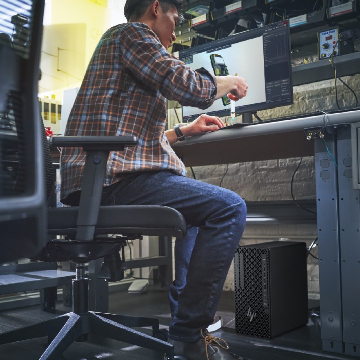 Workstation - Hp Z1 G1i - Intel Core Ultra 9...